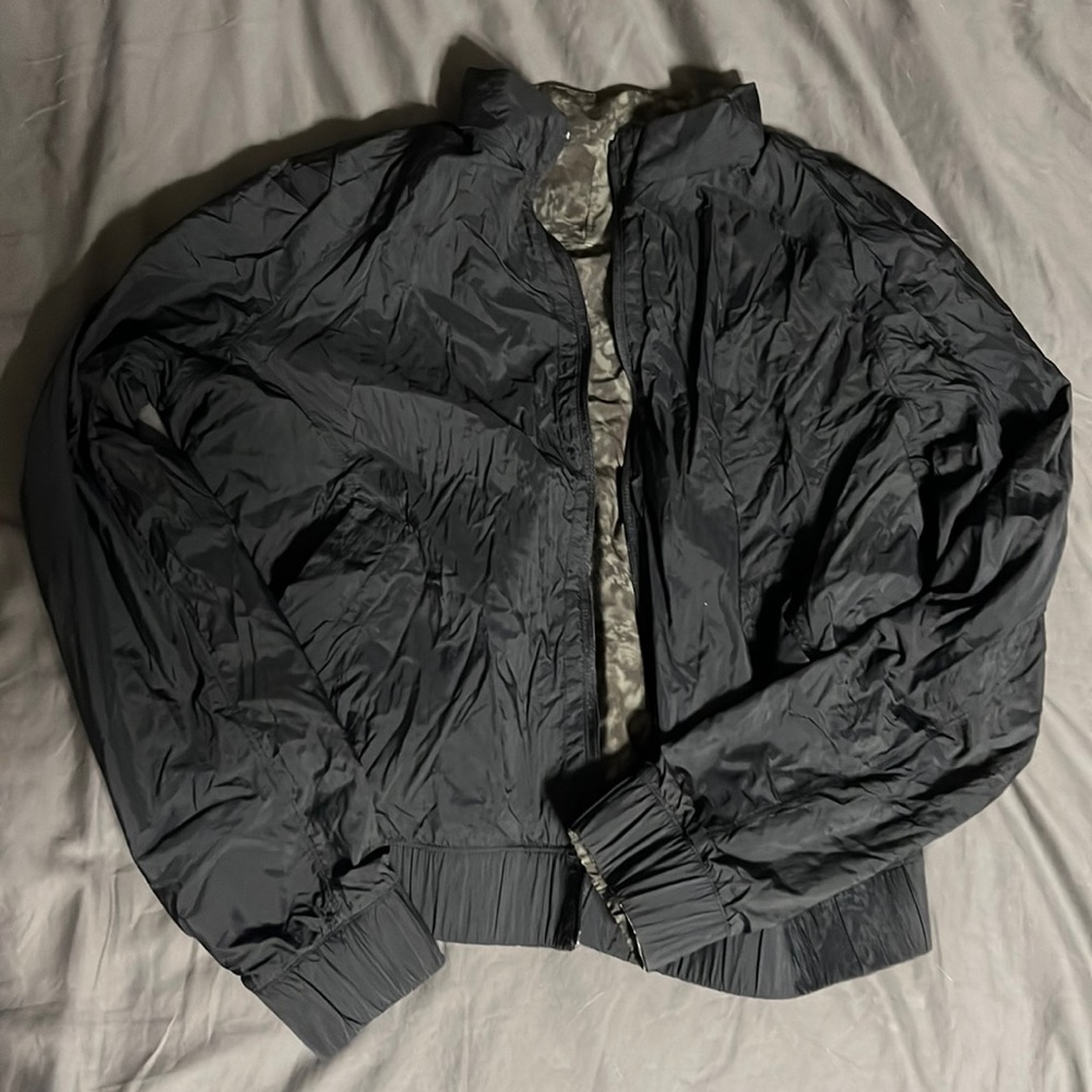 Lululemon windbreaker REVERSIBLE